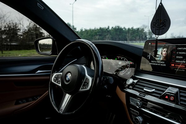 Nachhaltige Materialien für einen modernen Business-Look: So gelingt die perfekte Kombination!